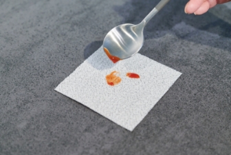 掃除機やブラシで取り除けない汚れ