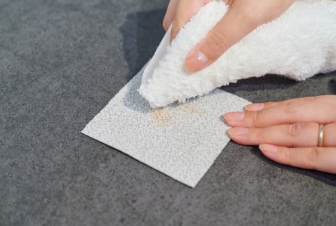 掃除機やブラシで取り除けない汚れ